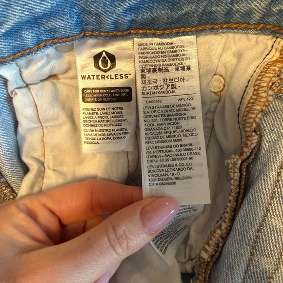 Levi’s 501 Original Cropped Jeans – Light Wash (W25 L28) - Picture 9 of 9